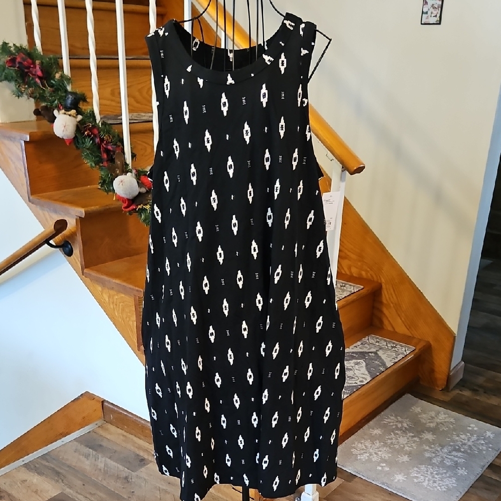 👗Sonoma Black and White Sleeveless Midi Dress